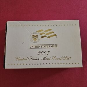 United States Mint 2007 Proof Set - White and Gold Presentation Box